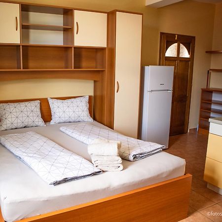 Guesthouse Marija Lopar Bagian luar foto