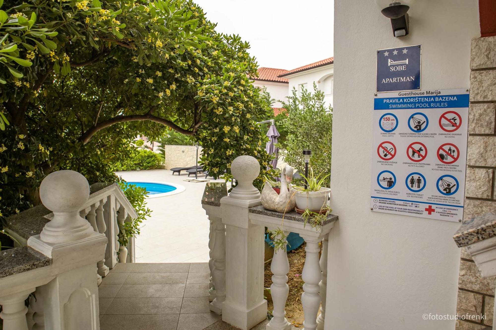 Guesthouse Marija Lopar Bagian luar foto