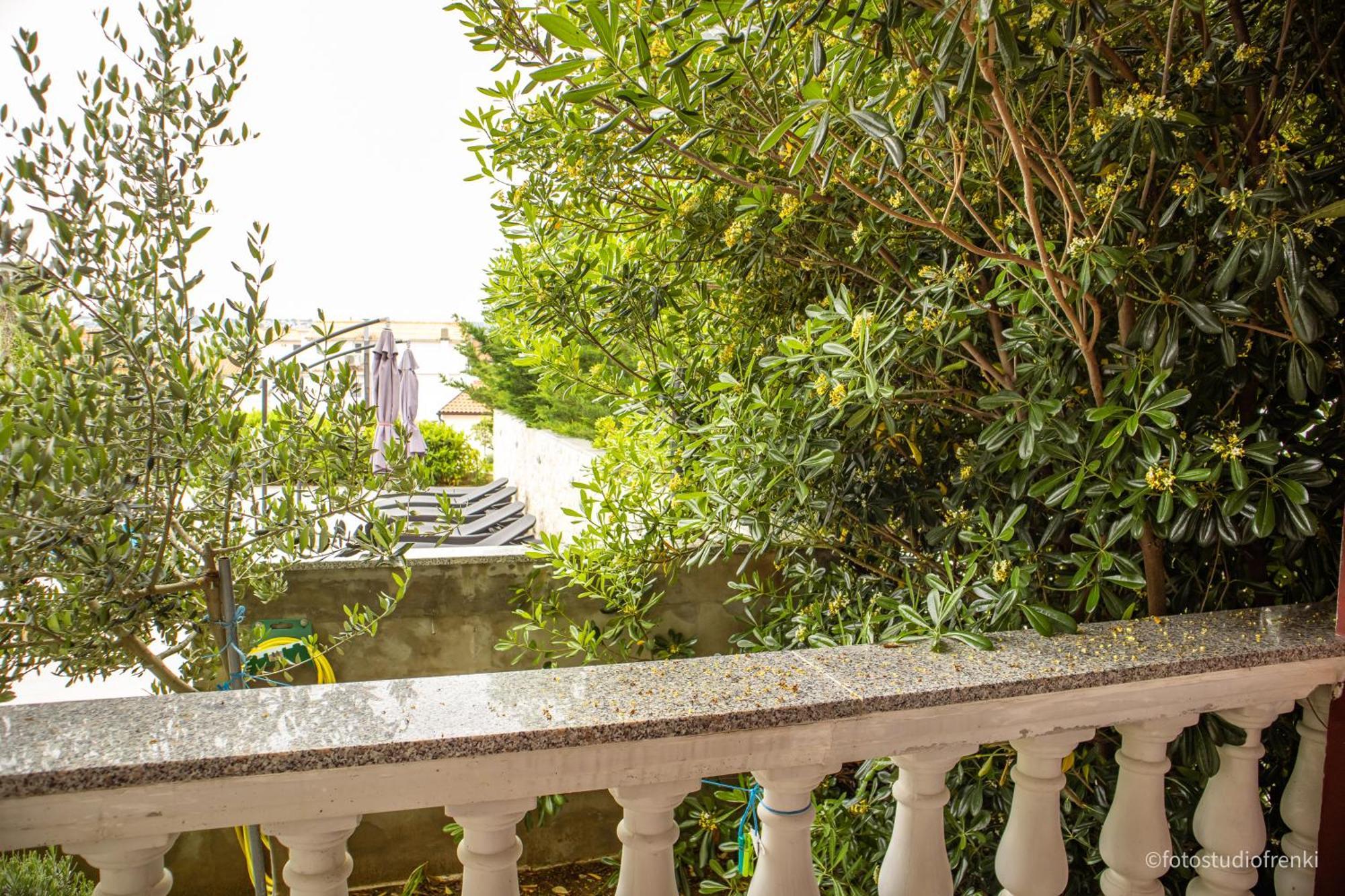 Guesthouse Marija Lopar Bagian luar foto