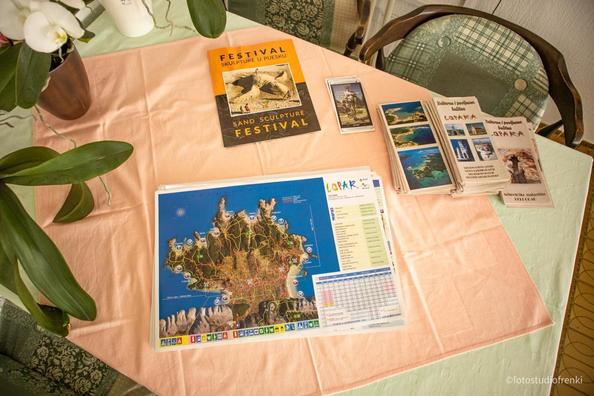 Guesthouse Marija Lopar Bagian luar foto